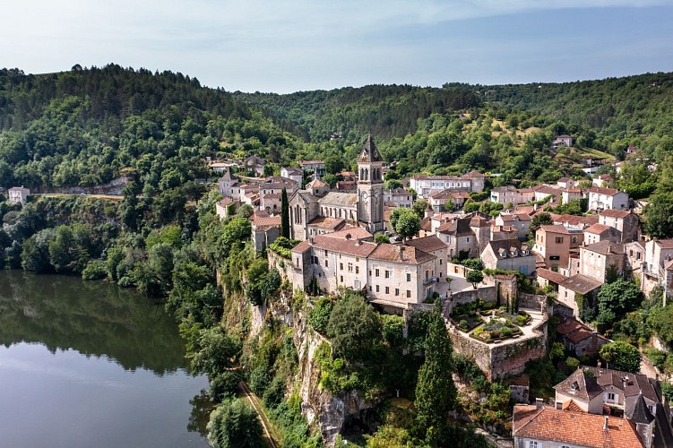 Vue drone du village d'Albas