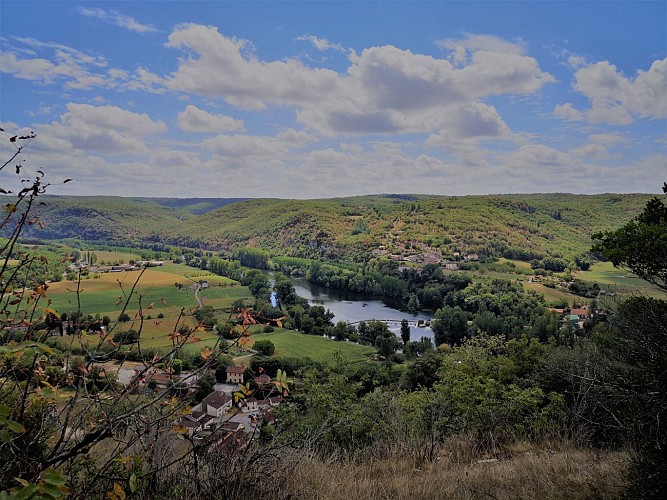 Vue Falaise_PR St Géry - ©F.Laparra - Office de Tourisme Cahors Vallée du Lot