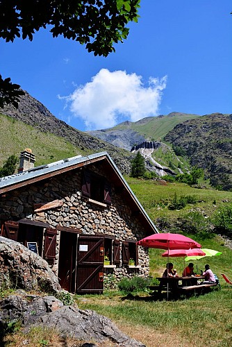 Refuge des Clots et La Fontaine Pétrifiante - Randonnée depuis les Aymes (Mizoën)_Mizoën