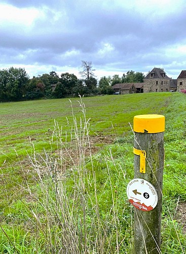 GENIS-Boucle des Coteaux et des Forges-Chemin-Poteau-Trail