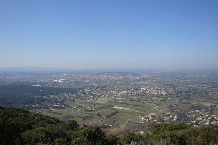 Cavaillon et la colline Saint-Jacques depuis les crêtes