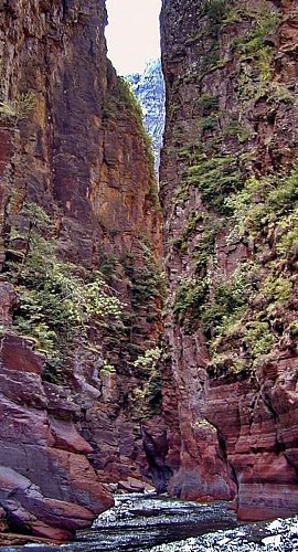 A LA DECOUVERTE DES GORGES ROUGES