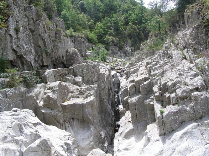 Les cuves de Duzon Ardèche