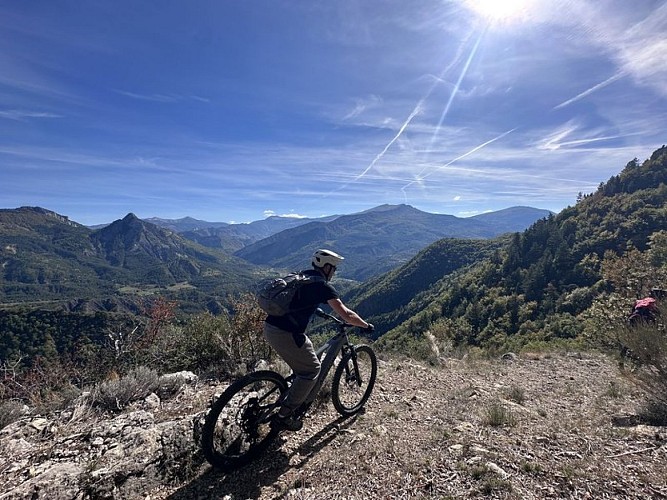 La Blachère by mountain bike - Heading East