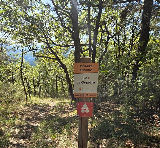 La Blachère by mountain bike - Heading south
