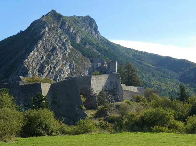 Face à l'imposante citadelle de Sisteron