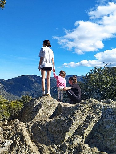 Einsiedelei Notre-Dame du Château über die Straße nach Lavail