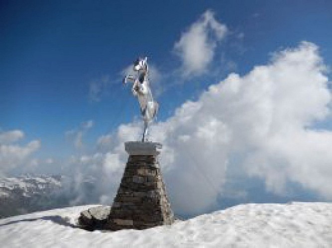 sommet du cheval noir, sculpture