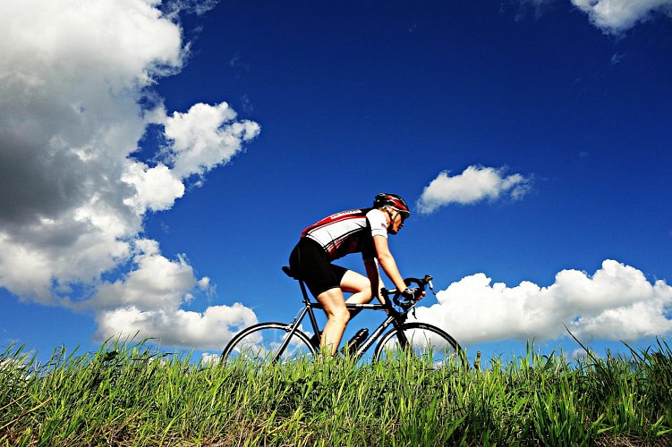 cyclist-1537843_1920.jpg_1
