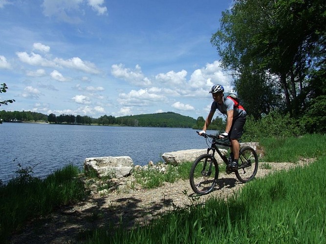 Sentier de rives du Lac de Vassivière_2