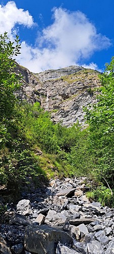 Pierre Fendue depuis le Cochenet - sentier pédestre_Cordon