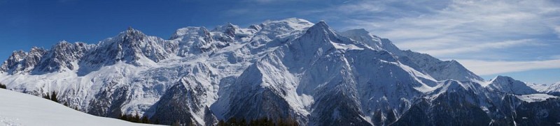 Vue sur une partie de la chaine du Mont Blanc depuis les Chalets de Chailloux