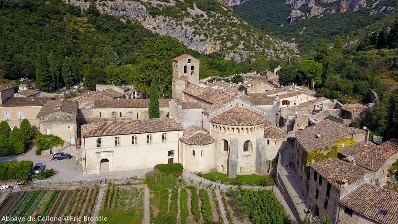 Abbaye_de_Gellone_St-Guilhem_-_Eric_Brendle_1 Redim