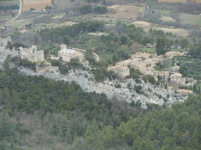 Oppède le Vieux vue du GR6