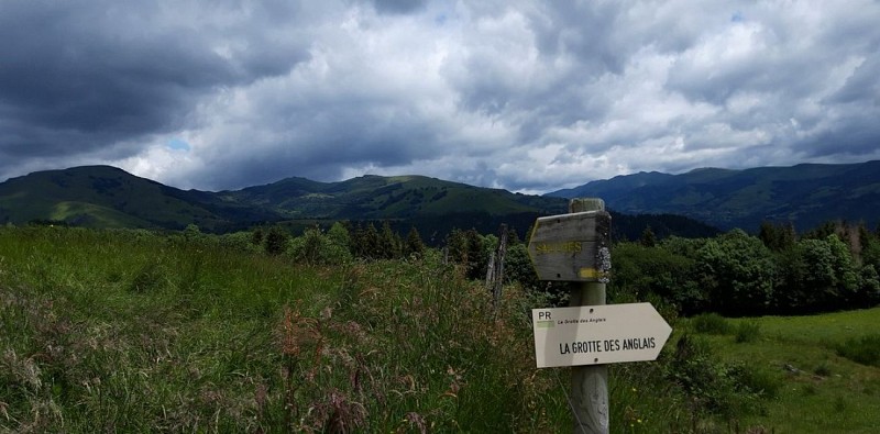 La Grotte des Anglais à Vic sur Cère - circuit fermé momentanément-