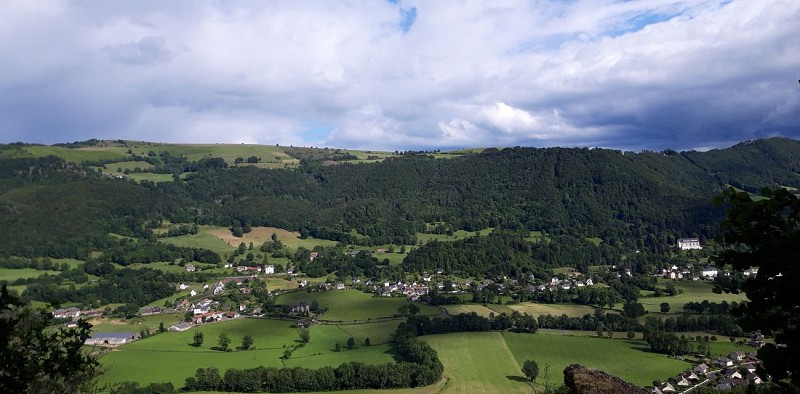 La Grotte des Anglais à Vic sur Cère - circuit fermé momentanément-
