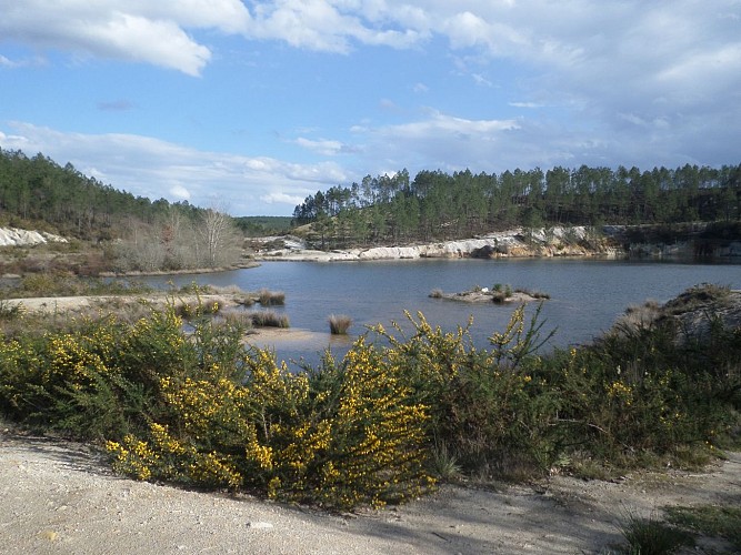 Sentier de randonnée des carrières de Guizengeard_Guizengeard