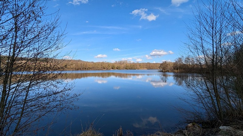 Vue sur le lac de l'Ailette