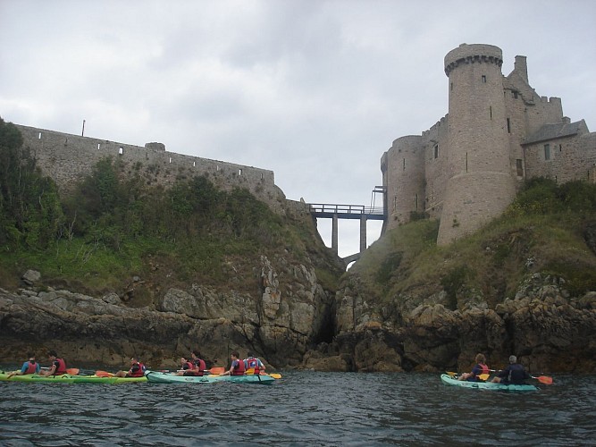 Kayak en Baie de la Fresnaye juqu'au Fort-la-Latte