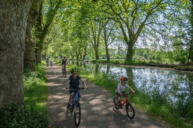 Famille à VTT autour de Dole