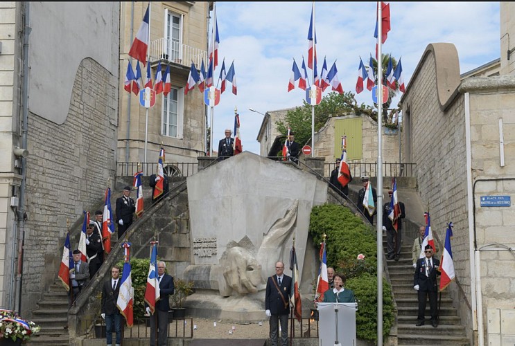 Monument aux soldats sans uniforme et à la Résistance