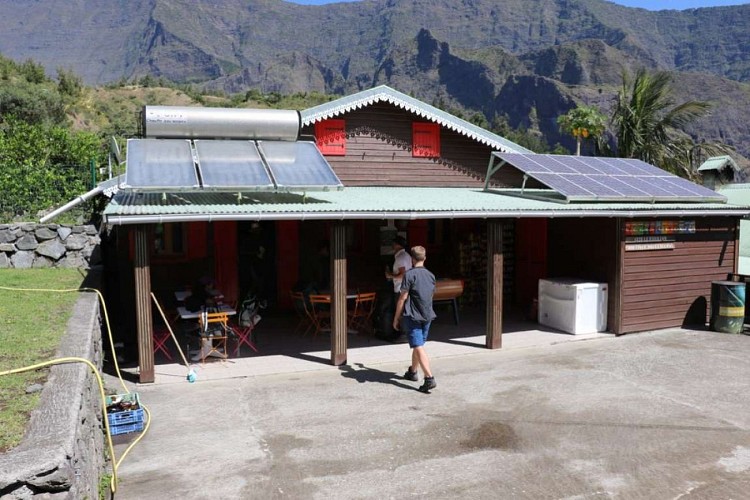 De Grand Place Ã‰cole Ã  Ilet Ã  Bourse, par le plateau de gousse