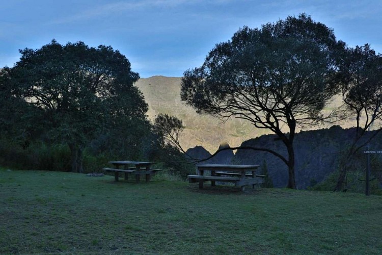 De Grand Place Ã‰cole Ã  Ilet Ã  Bourse, par le plateau de gousse