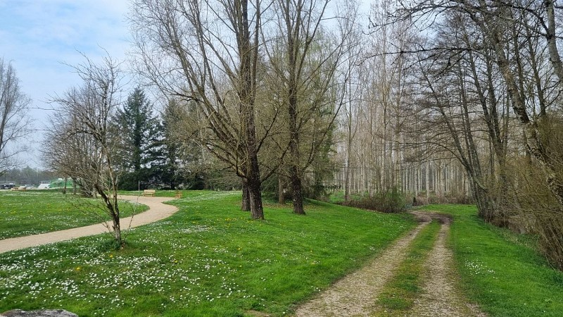 L'étang Pommier et le château Longchamp_Lent