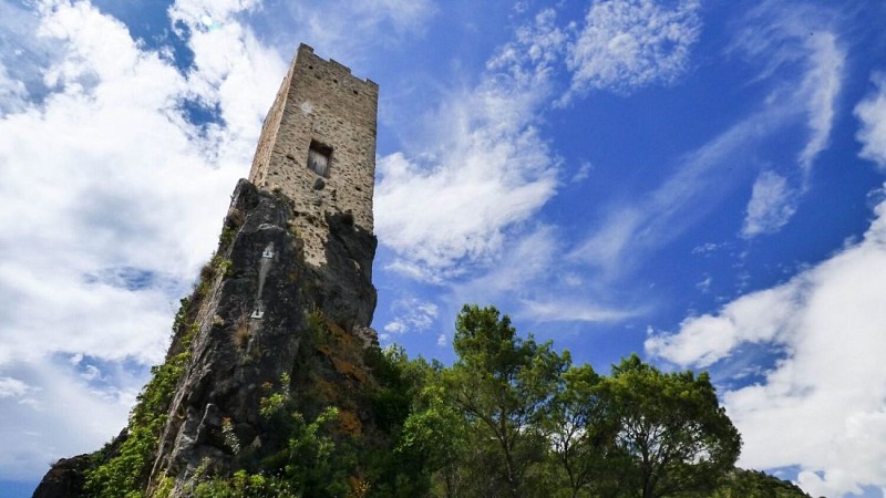 Roquebrun Tour Carolingienne