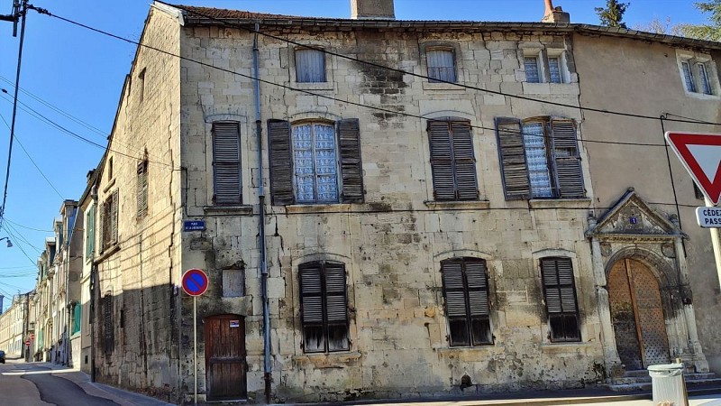 Vieille batisse de la ville