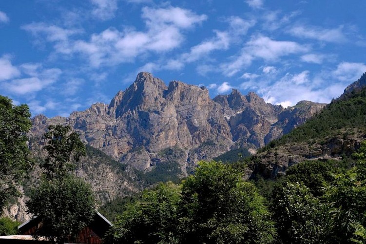 Massif de Montbrison au dessus des Vigneaux