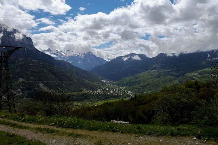 Vue sur la vallée de la Vallouise depuis Puy Aillaud