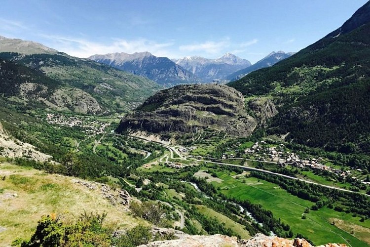 Vue sur Saint-Martin-de-Queyrières