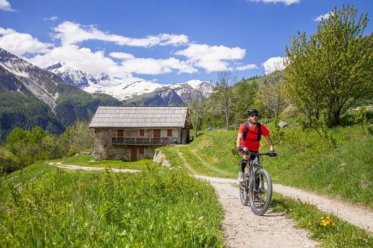Traversée du Pays des Ecrins en VTT en 2 jours