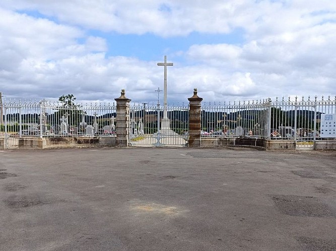 Le portail du cimetière