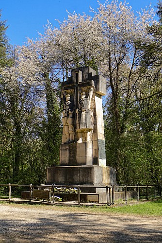 Au Bois-le-Prêtre – Circuit de la Croix des Carmes