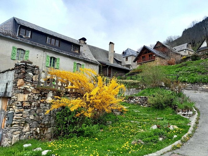 Les habitations typiques de Bourg d'Oueil