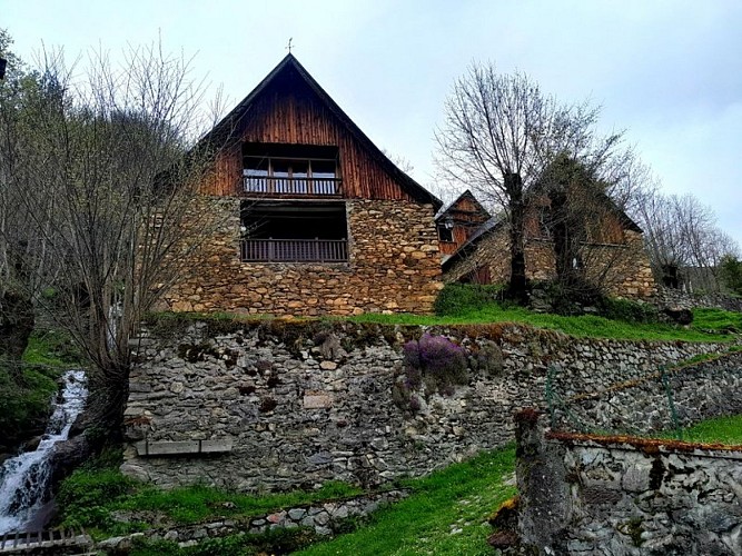 Les habitations typiques de Bourg d'Oueil
