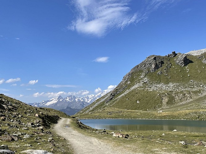 Arc 1950/2000 towards the Lake Trail