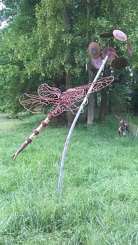 Théméricourt - La Maison du Parc - Sculpture libellule