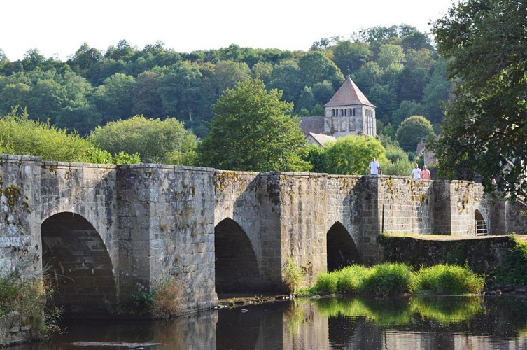 Moutier_Ahun-pont-Credit_Creuse-Tourisme-1024px.JPG_1