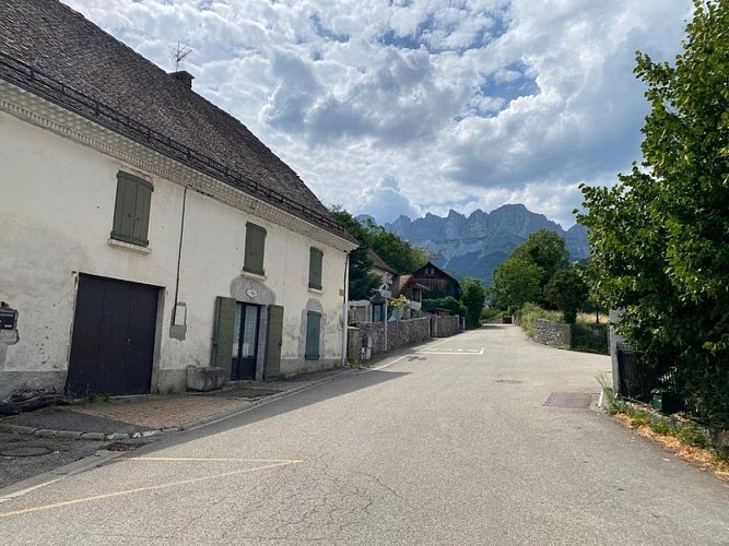 Vue sur les montagnes depuis Saint-Guillaume