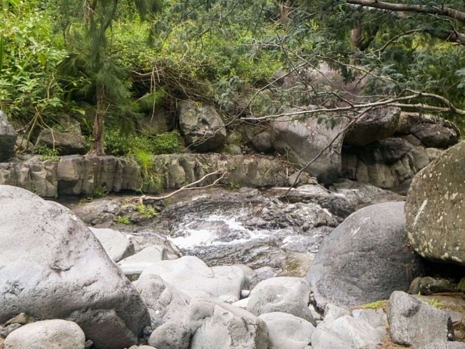 De Roche Plate Ã  La Nouvelle, par Trois Roches