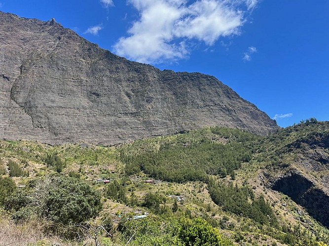 De Roche Plate Ã  La Nouvelle, par Trois Roches