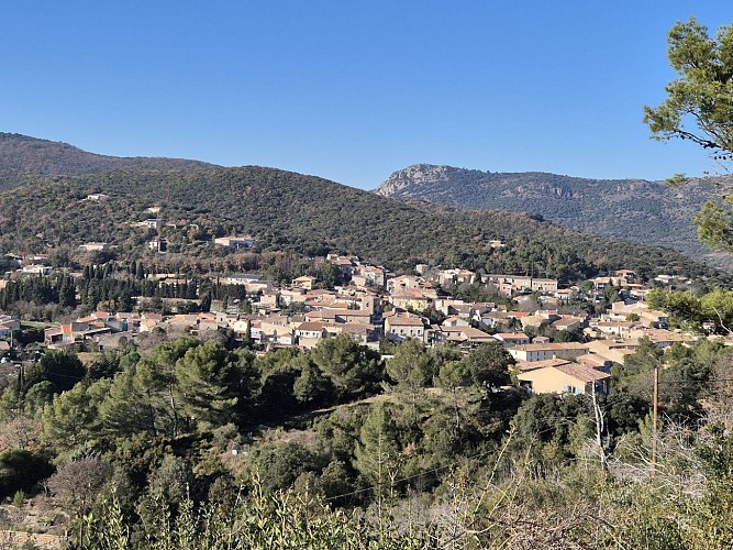 sentier des mines- vue sur cabrières
