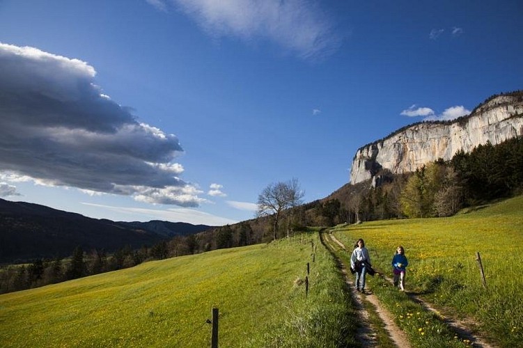 Balade au pied des falaises de Saint-Martin-en-Vercors