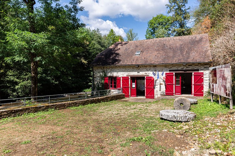 Moulin de la Résistance Pont Lasveyras - Beyssenac ©Cris Bastiane - print (1)