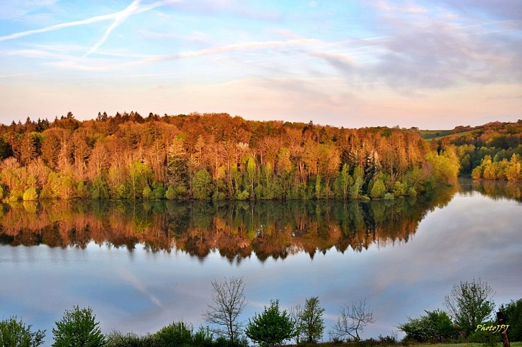 À la découverte du vignoble, du lac de Saint-Laurent et de la forêt du Marsoulès