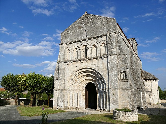 Eglise Saint-Sulpice de Marignac Haute-Saintonge abside en forme de trefle_6