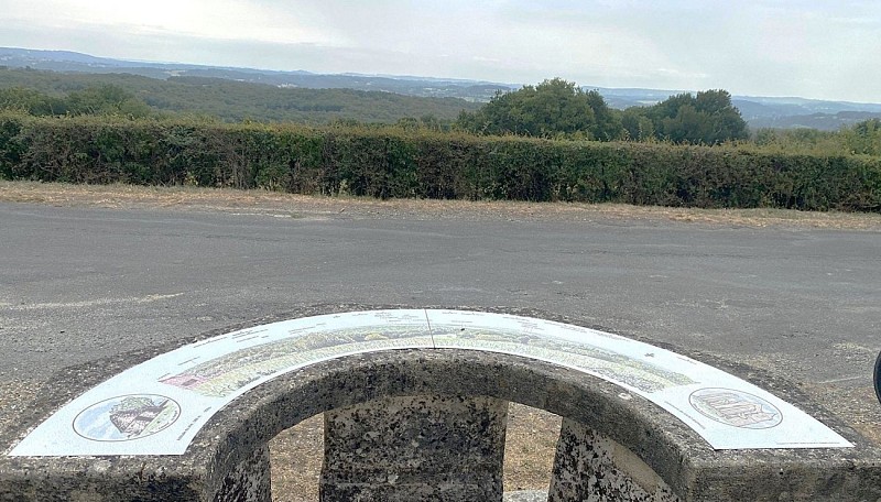 CHERVEIX-CUBAS-Boucle des coteaux de l'Auvézère-ctable d'orientation